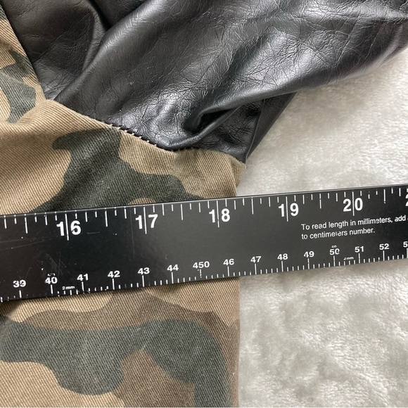MadRag Camo Full-Zip Jacket with Faux Leather Sleeves Women’s Size M - Picture 9 of 9